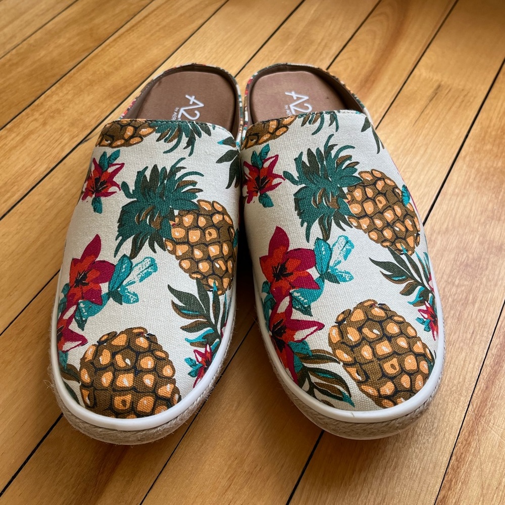 NWOT A2 By Aerosoles Slip-Ons with pineapple print.